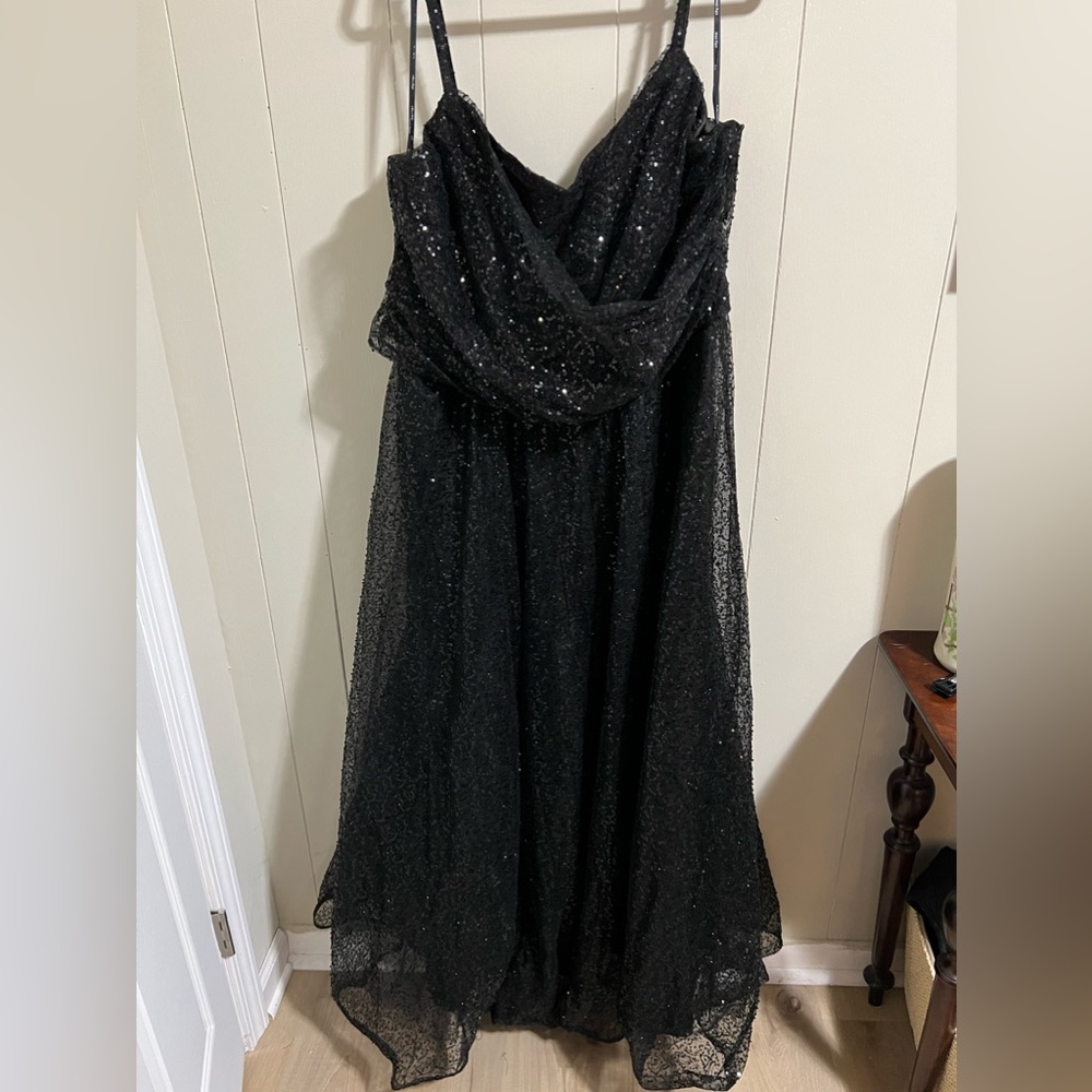 City Chic Black Sequin V-Neck Spaghetti Strap Gown - Picture 4 of 16